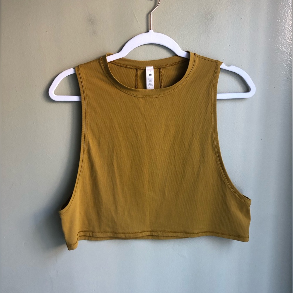 Lululemon Muscle Love Crop Tank Top *Tough
Gold Spice Size: 6